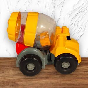 CAT Cement Mixer Truck Mega Bloks Blocks Yellow Construction Toy Rotating Drum